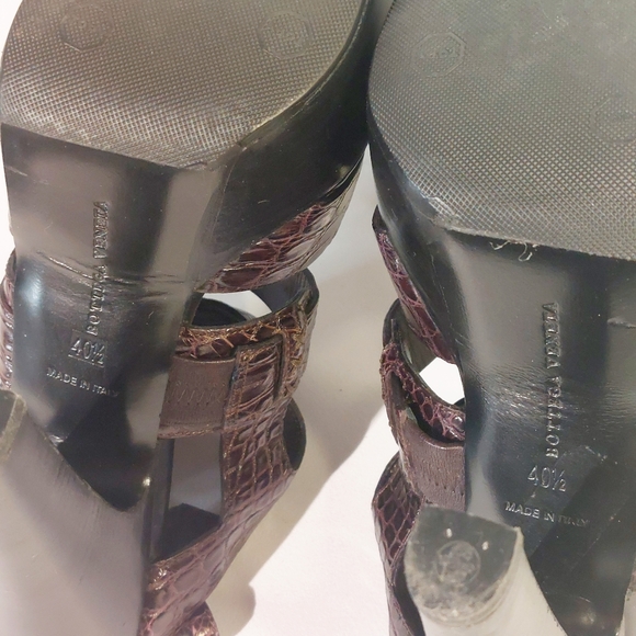 Bottega Veneta burgundy crocodile stamped leather platform heels, EU40.5, EUC - Picture 11 of 15